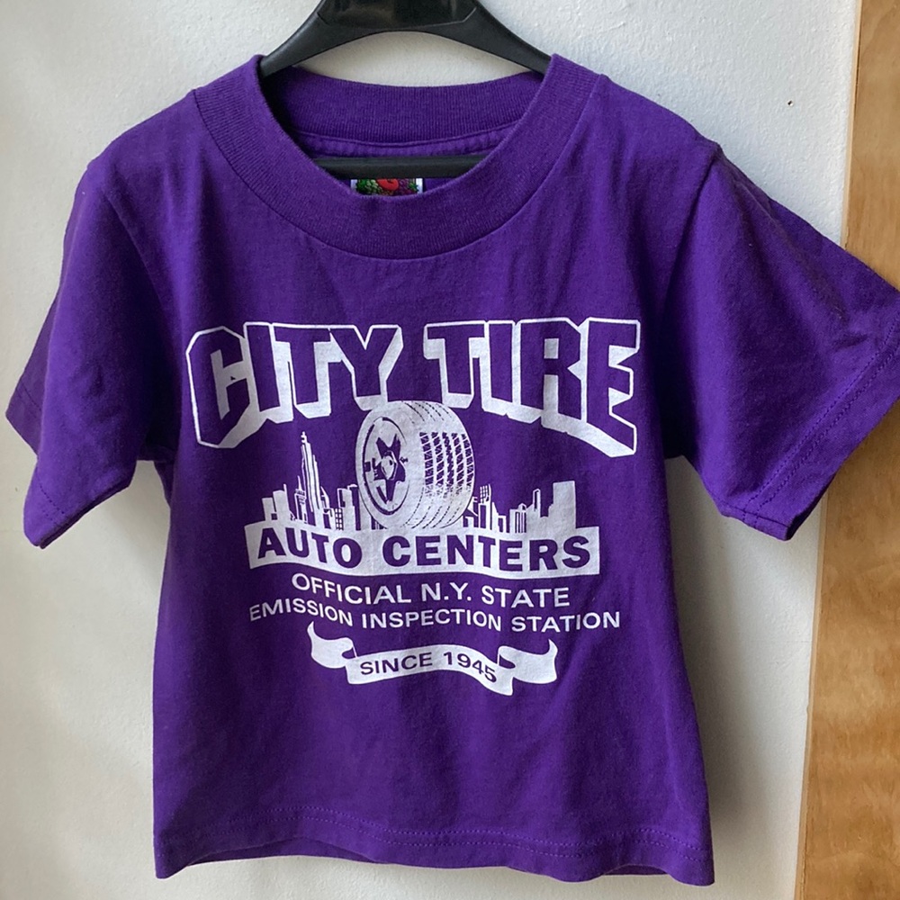 Vintage 90s Y2K Fruit of the Loom child’s graphic tee City Tire NY size 2/4